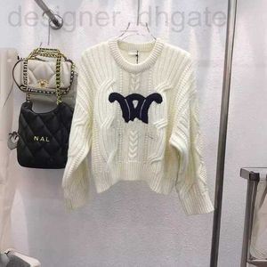 Tricot de tricot pour femmes Designer blanc rond cou rond pâte frite torsades pull d'automne et d'hiver de la femme coréenne douce.