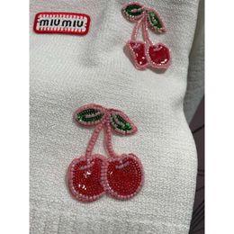 Tricot de tricots féminins MM Famille automne / hiver Industrie lourde 3D Cherry grand cou rond tricot tricot pour les femmes