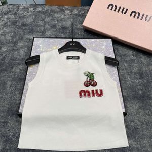 TIRS de mujeres TEES MM Familia Temprano Autumn Heavy Industry Material auxiliar Camiseta sin mangas de tejer para mujeres Fatuco de cuentas curvas de la piel Bordado