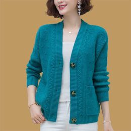 Women's Knits Tees Vintage Short Sweater Cardigan Women Korean Style Single Breasted Knitted Coat Chic schroefdraad knitwear Solid Color Jacket 220923