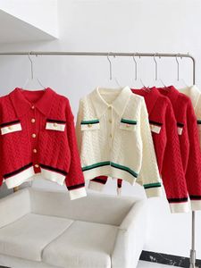 Tricots pour femmes Tees Femmes Vêtements d'hiver Hiver Cardigan rouge Pull de Noël Designer Mode coréenne Tricots à manches longues élégant Y2k Tops épais 231007