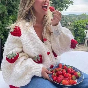 Damesbreien Wintertruien Coat Zoet borduurwerk Strawberry V-Neck gebreide Cardigan Autumn Women Deskleding Vintage Sweater met lange mouwen