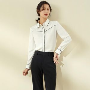 Camisetas tejidas para mujer, camiseta con sentido de diseño no convencional, Top holgado profesional blanco de estilo occidental para primavera y otoño 2022