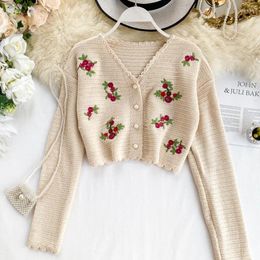 Tricots pour femmes YUZACDWX 2024 Vintage Boutons de perles Pull tricoté chaud Femmes Crochet Broderie Cardigan Rétro