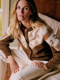 Tricots pour femmes Zessam Gold Line Jacquard Knit Sweater hiver O-Leck à manches longues Bouton chaud Cardigans Femme Casual Cozy Lady Top 2024