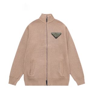 Veste de créateur de pull tricoté pour femmes, cardigan unisexe à fermeture éclair à col montant, manteau décontracté Triangle en métal