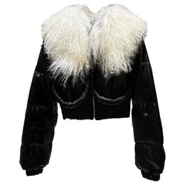 Abrigo parka corto de cintura alta acolchado de algodón cálido con cuello de piel de cordero para mujer