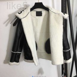 Coupteur en cuir pour femmes Faux deigner Lamb Fur Collar Couture en cuir PU en cuir et en manteau, plus en velours pour garder au chaud 822 EFLX