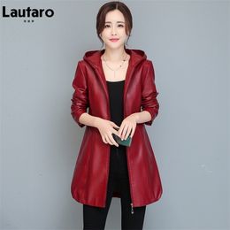 Damesleer Faux Lautaro Autumn Black Wine Red waterdichte jassen voor vrouwen met hood ritsontwerper Elegante luxe jassen Slim Fit 221111