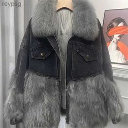 Damesleer Faux Leather Large Fur Collar Denim Jacket Women Bur Parkas 2024 Winter Nieuwe Fashion Splicing Coat Racoon Haar Korte Outerwear R065 YQ240116