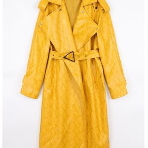 Damesleer Faux Nerazzurri Spring herfst Lange Oversized kleurrijke slangenhuidprint Patent Trench Coat For Women Belt Runway Fashion 221111