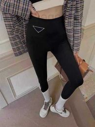 Women's Leggings Designer 2022 Damesbroek Sport Classic Track Yoga Suit Fabric Versie Slim Fit Letter High Taille Ademende en comfortabele 7AVC