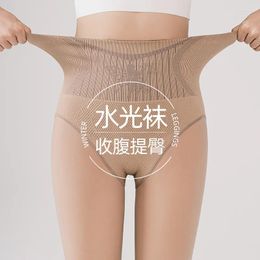 Leggings femme grande taille collant nu taille haute avec finition brillante à l'eau. Idéal pour l'automne et l'hiver, ces contrôles du ventre