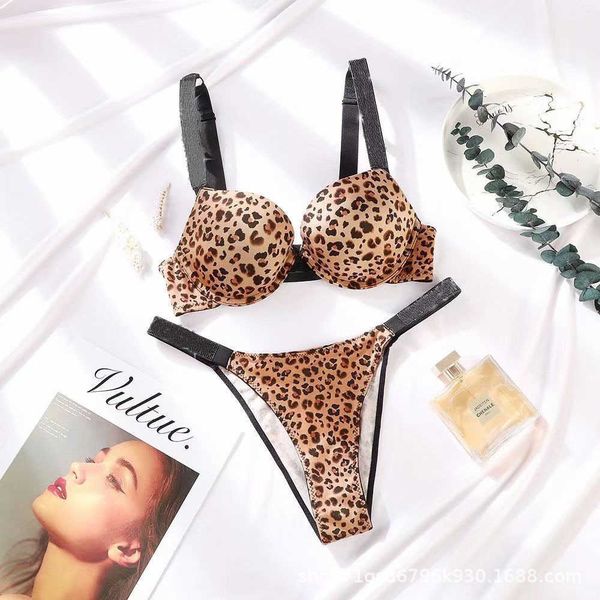 Fashion de lingerie pour femmes Grands de soutien-gorge avec des perles de dentelle sexy sur le dessus de style mince étincelant sous-vêtements