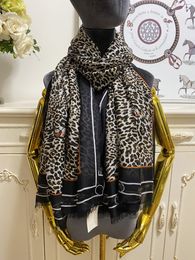 Bufanda larga para mujer, chal, material de seda, letra de pinta, patrón de grano de leopardo, tamaño grande, 180cm - 100cm