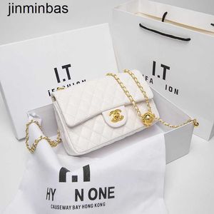 Luxury bag shop voor dames 80% fabriek groothandel winkels xiaoxiangfeng lingge keten dames 2023 nieuwe kleine gouden bal schapen msenger een schouder witte draagbare