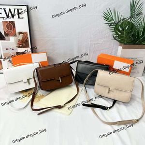 Luxe damestassenwinkel 90 # fabriek verkoopt groothandel designer handtassen Franse mode nieuwe metalen lettersluiting kleine vierkante tas veelzijdige crossbody tas met enkele schouder