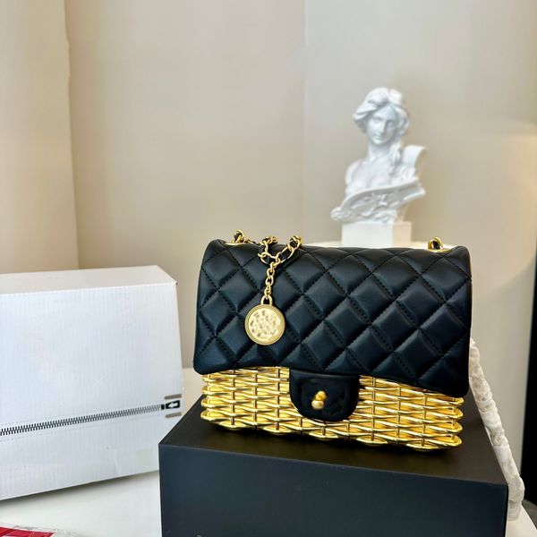 Bolso de marca de lujo para mujer, bolso de cena Noble de primera clase, caja de Metal con emblema, bolso cruzado con cuerpo dorado, bolso de lujo de tamaño 19cm