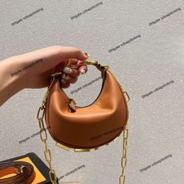 Luxe crossbody handtas voor dames Nieuwe mini-polstas portemonnee Topleer Modemerk Mid-oude halvemaanvormige okseltas Zwarte handtassen met één schouder