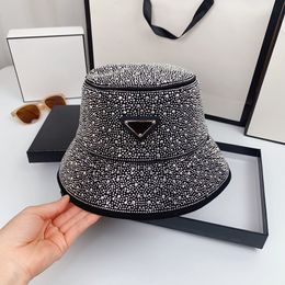 Sombrero de pescador de diseñador de lujo para mujer, vacaciones de verano, viajes, citas, diamantes de agua con incrustaciones de triángulo, letras de Metal, sombreros de ala ancha