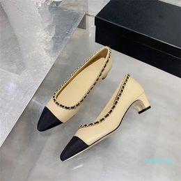 Chaussures habillées à talons mi-hauts pour femmes Chaussures de bateau en cuir de mode de luxe Chaussures de soirée sexy et épaisses Match couleur peau de mouton en cuir pour femmes unique