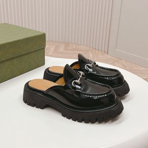 Designerslippers voor dames Muiltjes Schoenen Damesslippers Lage hak Platform Instappers Lichtgewicht rubberen profielzool Klassieke palladiumkleurige hardware Topspiegelkwaliteit