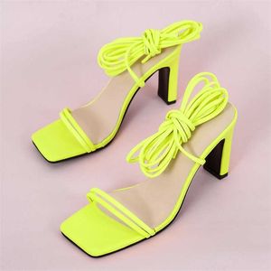 Femmes néon fête sandales cheville croix sangle bout carré talons hauts dames mode tendance sandales femme chaussures été 210624