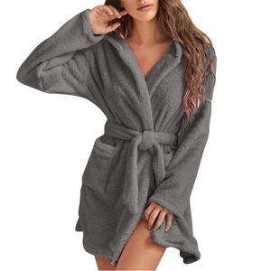 Nuevos pijamas de felpa europeos y americanos para mujer, albornoz cálido con capucha de Color sólido para el hogar para mujer