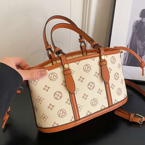 Nuevo bolso versátil para mujer, diseño único y de alta gama, un solo hombro, bolso 2024 Nuevo diseño de moda 78% de descuento en la tienda al por mayor