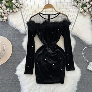 Vestido corto de fiesta con diamantes de imitación de terciopelo sexy con parches de piel de avestruz y gasa con cuello redondo para mujer ML