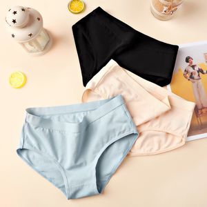 Culottes pour femmes nouvelle mode couleur unie culottes femmes sous-vêtements coton taille moyenne Traceless filles simples respirant Triangle pantalon filles Shorts 230420