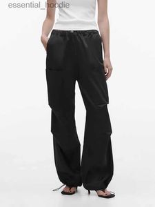 Pantalon féminin Capris 2024 printemps / été Nouveau Pantalon de produit texturé en satin de soie noire noire Y2k Dstring Lignes larges Ajustement pour les vêtements de travail C240411