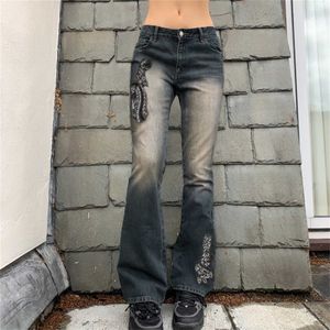 Pantalon féminin capris brodé de motif d'été femmes pantalons de fret jeans hauts jeans spicy girl girl dradient imprimé jean basse taille strtwear y240504