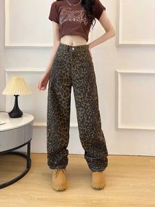 Pantalon féminin Capris Loose Y2K Leopard Print Jeans pour femmes Élégant style coréen High Waited Denim Sac de vêtements de rue Sacs à la mode Q240508