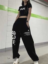 Calças femininas Capris QWEEK Moda coreana Estampa de letra Joggers Calça de moletom feminina Kpop Streetwear Preto Oversized Calças esportivas de perna larga Hip Hop Punk 230615