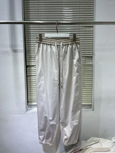 Pantalons pour femmes avec poche et chaîne