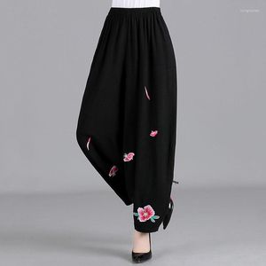 Dames broek vrouw zomer katoen linnen bijgesneden broek van middelbare leeftijd geborduurde lente herfst mama casual zwart wijd been vrouwelijk