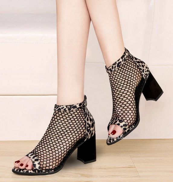 Sandalias de punta de pies para mujeres Tacón grueso Fashion Hollow Leopard Woman Woman Shoes Black Summer Heels Sapatos de Mujer