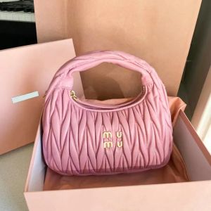 Sac de créateur rose pour femmes Cleo Sac Miui Satchel Sac fourre-tout errant Matelasse Underar Tramp Luxury En cuir Bagous