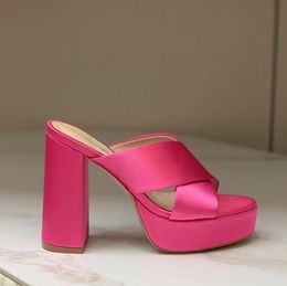 Plate-forme pour femmes pantoufles à talons épais glisses de mule sandales en satin de la soie en cuir authentique en cuir extérieur slipper designers de luxe hauts chaussures d'usine avec boîte
