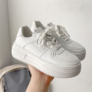 Plate-forme pour femmes chaussures de papa à semelles épaisses Clunky Sneaker printemps et été nouvelles petites chaussures blanches ins chaussures de sport décontractées respirantes chaussures de sport