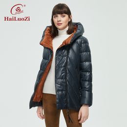 Femmes Plus Taille Manteaux d'extérieur HaiLuoZi Veste d'hiver Classique Twill Zipper Court Slim Femmes Manteau Chaud Mode À Capuchon Parka 65 220922