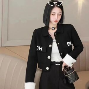 Nieuwe damespolo gebreide luxe truien mode korte lengte briefborduurwerk shirt met lange mouwen jasje klein merkjack zwart en wit topkleding