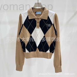 Damespolo's Designer P Family's Early Autumn New POLO Collar Plaid Sweater British Academy Style Contrast Color Diamond Veelzijdige Pullover Knit PL6Z