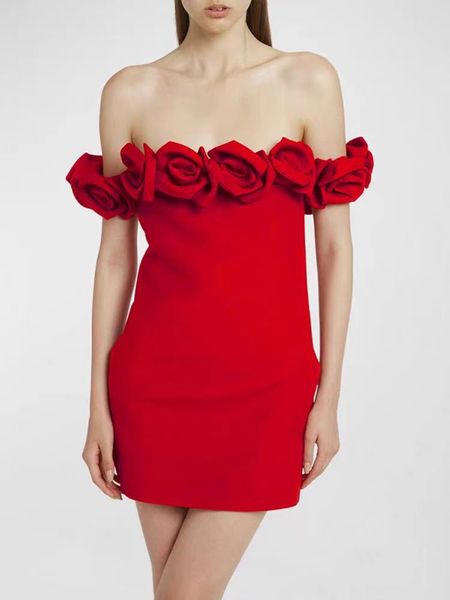 Robe d'épaule rouge des femmes Mini Fores Femmes Mélaies Slim Bodycon Bandage Designer Style Party Flower Robes HL5518