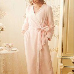 Robe pour femme Automne Hiver Vêtements de nuit princesse pour femmes Robes Pyjamas en flanelle à col en V. Peignoirs de nuit épais Robe de nuit Robe de chambre 231127