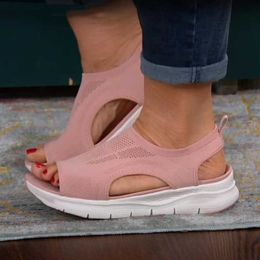Sandales pour femmes Mesh Casual Dames Coins Plate-forme Chaussures Couleur Solide Creux Out Open Toe Slip-On Femme Simple Sandales légères Hot Y0721