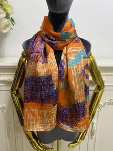 Bufanda de mujer 100% material de seda patrón de letras impresas hermosas bufandas chal tamaño 180cm -65cm