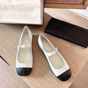 Les fabricants de chaussures pour femmes vendent en gros des appartements pour filles de haute qualité en cuir de vachette noir et blanc assortis à des escarpins plats Mary Jane