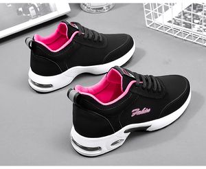 Chaussures pour femmes automne 2021 tige en cuir mat semelle souple chaussure de course coréenne décontracté coussin chaussures de sport femmes PN118